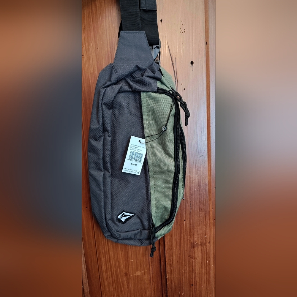 New with tags Volcom Doubleback sling